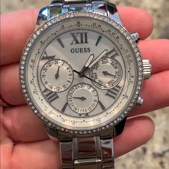 NWT! Guess watch - Picture 2 of 3